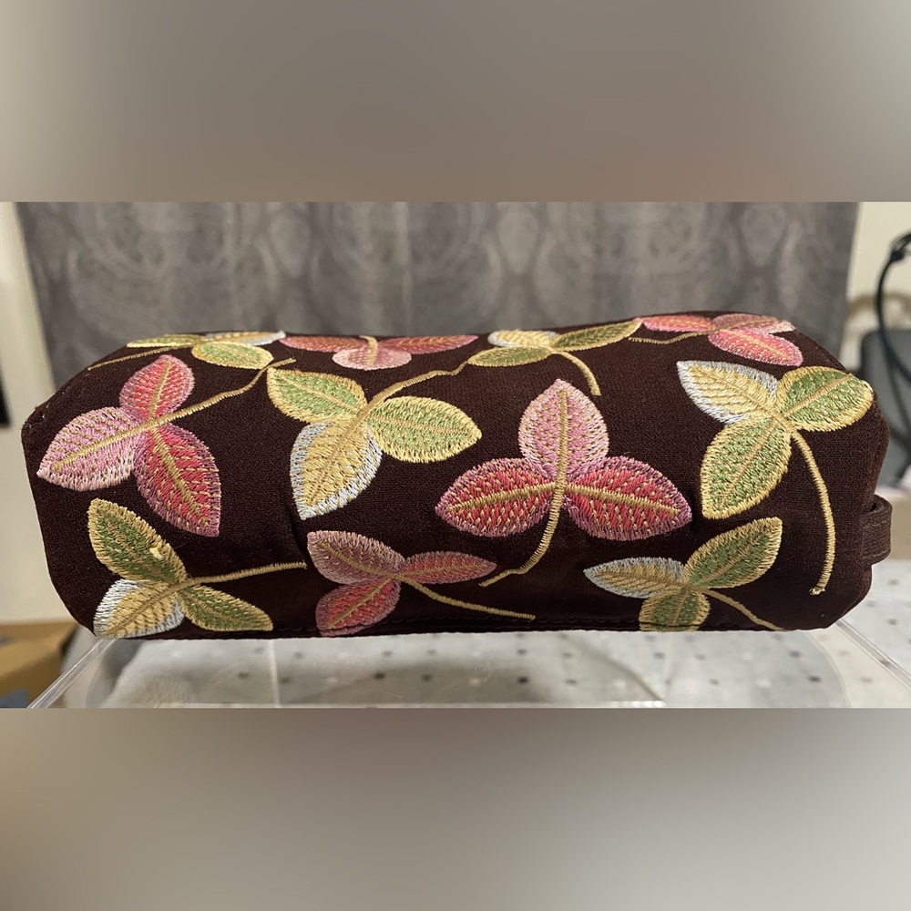 Small Ipa Nima Velvet Clutch Bag Embroidered Leaf Pattern - Picture 14 of 17
